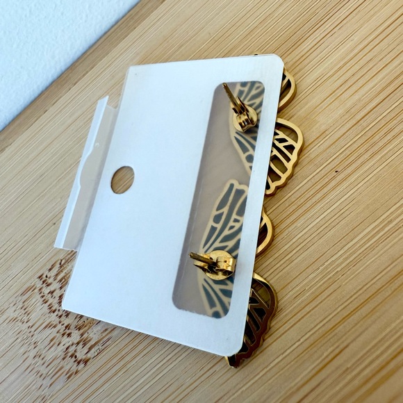NEW Pair of gold-plated butterfly wing stud earrings Elegant women jewelry New - Picture 4 of 10